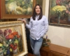 Никас Сафронов и Алла обсуждают картины